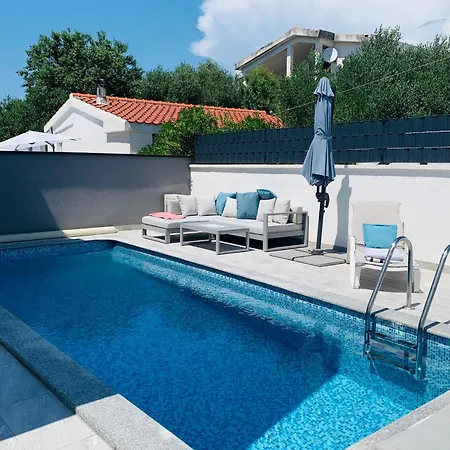 Spanic Haus Mit Pool Vir