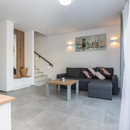 Spanic Haus Mit Pool *