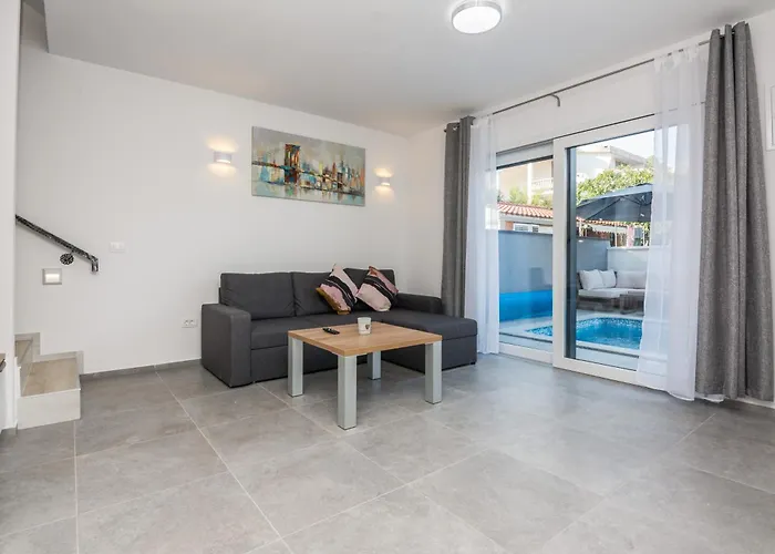 Spanic Haus Mit Pool Ferienhaus