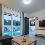 Spanic Haus Mit Pool * Vir