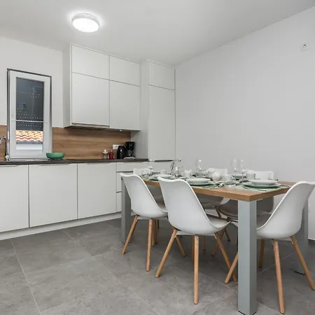 Spanic Haus Mit Pool Semesterbostad