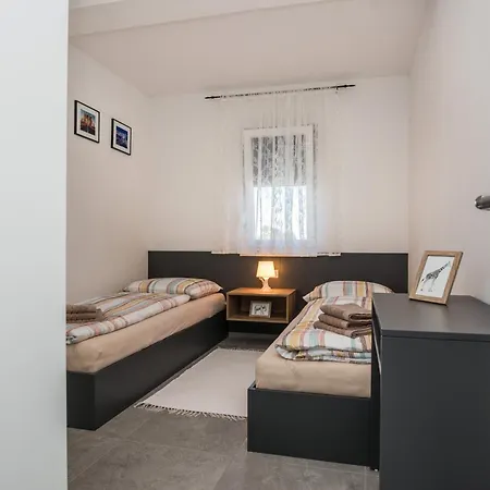 Spanic Haus Mit Pool Semesterbostad Vir