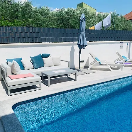 Semesterbostad Spanic Haus Mit Pool Vir