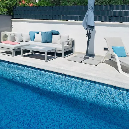 Semesterbostad Spanic Haus Mit Pool Vir