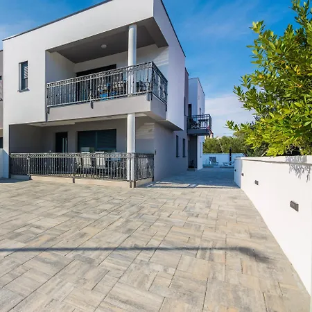 Spanic Haus Mit Pool Vir