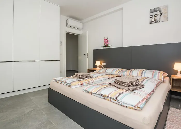 Spanic Haus Mit Pool Vir